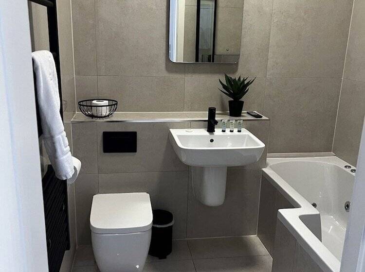 Апартаменты Deluxe 1 Спальня, Spire Accommodations Ltd