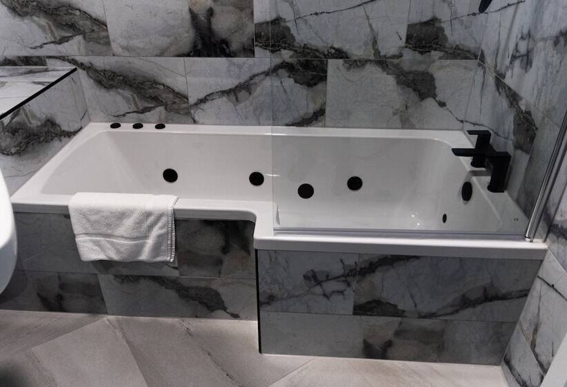 Апартаменты Deluxe 1 Спальня, Spire Accommodations Ltd