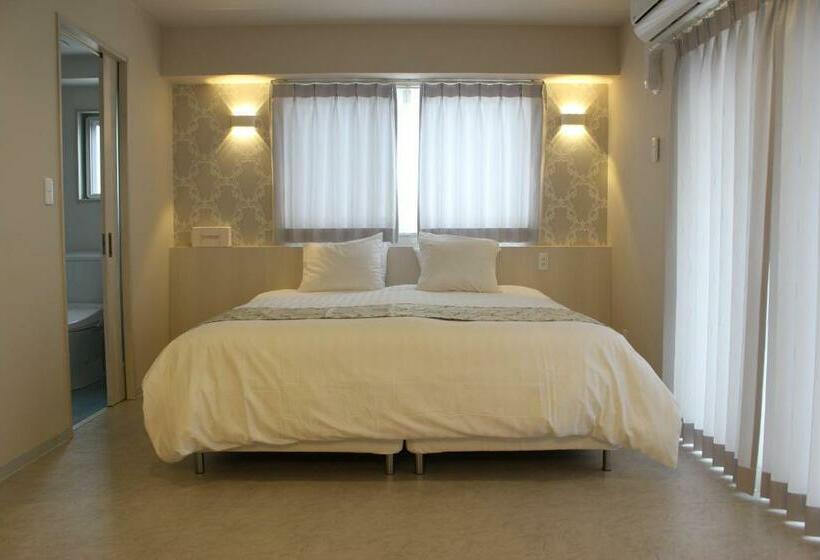 חדר משפחתי, Flap Resort