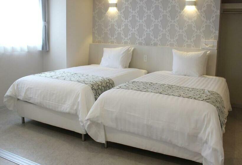 חדר משפחתי, Flap Resort