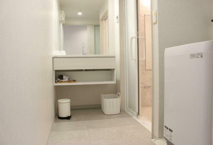 חדר משפחתי, Flap Resort