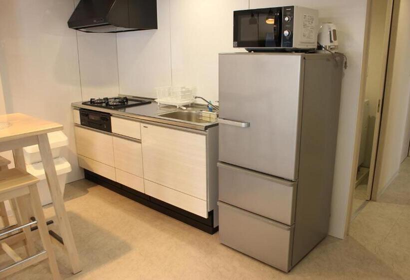 חדר משפחתי, Flap Resort