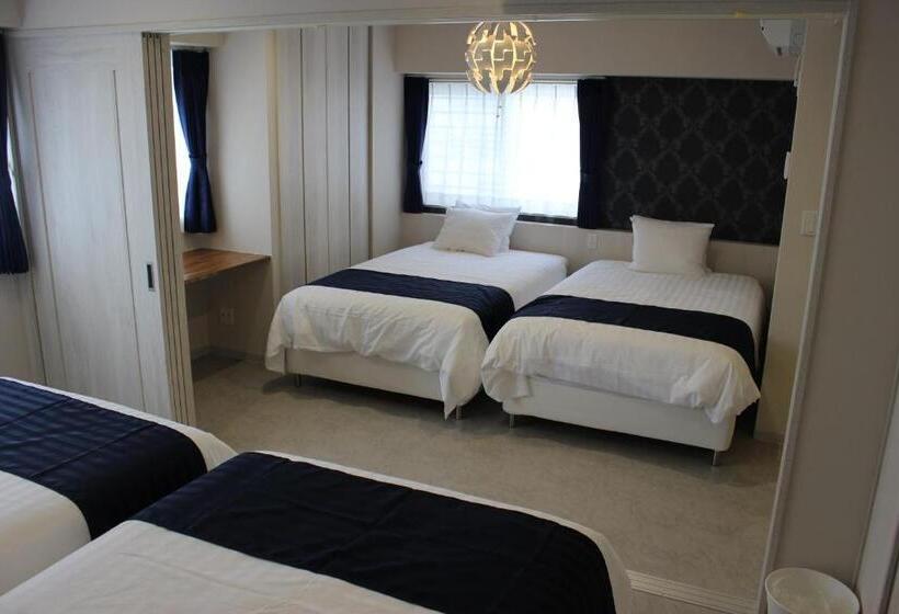 חדר משפחתי, Flap Resort