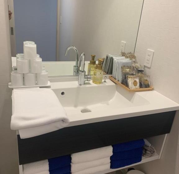 חדר משפחתי, Flap Resort