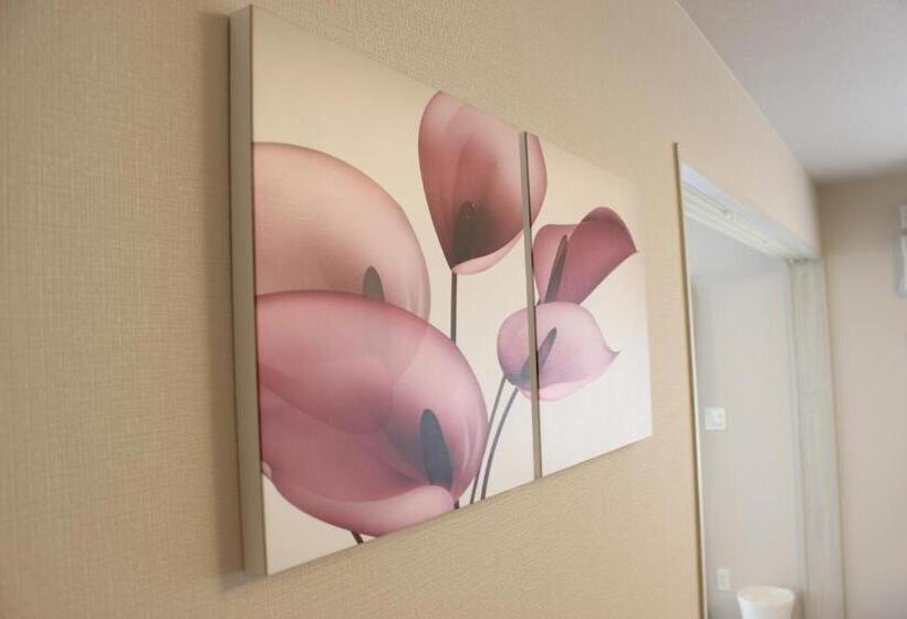 חדר משפחתי, Flap Resort