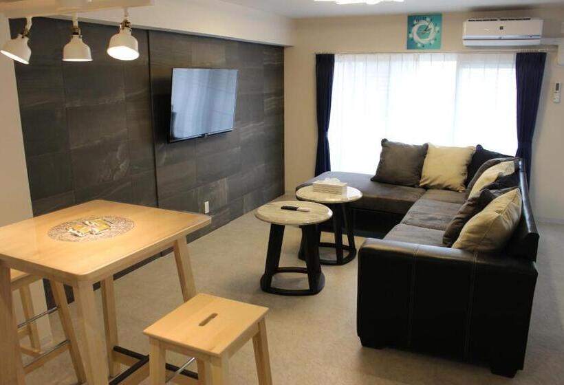 חדר משפחתי, Flap Resort