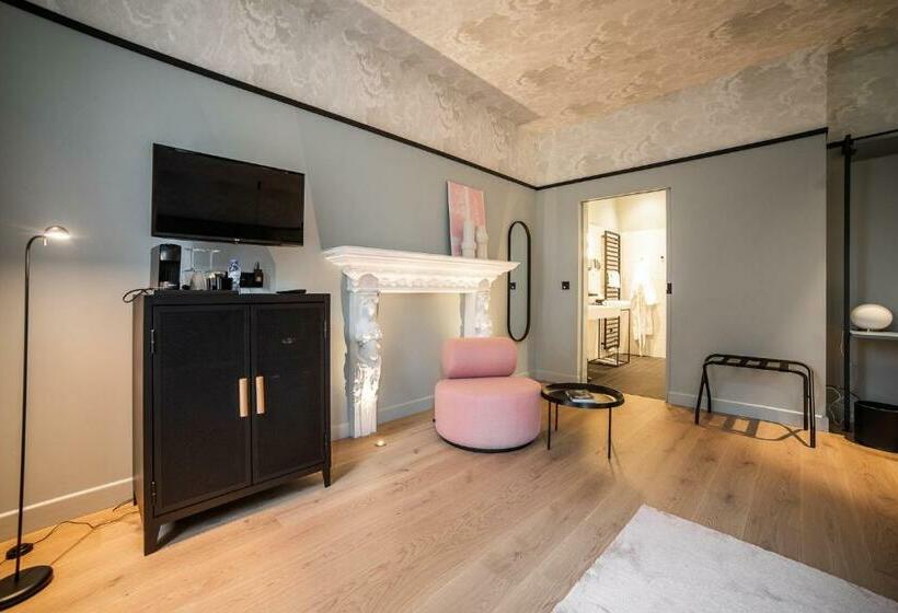 Номер Superior, Vedette