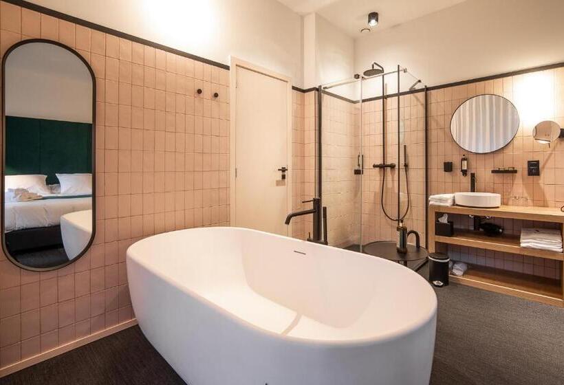 Номер Superior, Vedette