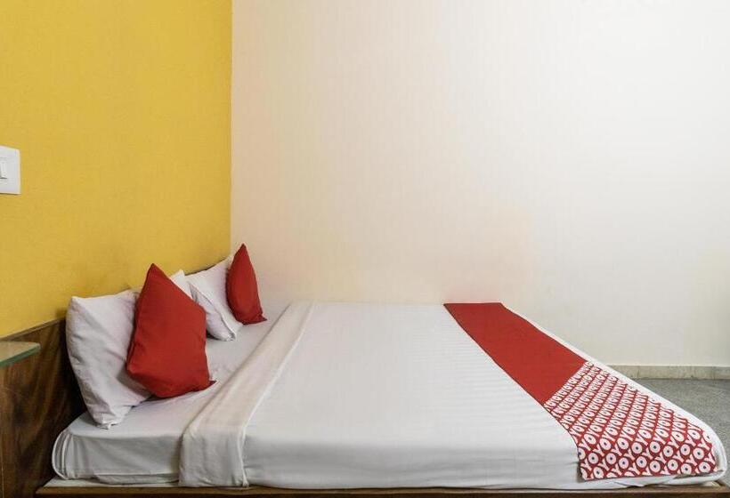 غرفة كلاسيكية ثلاثية, O Supriya Lodge