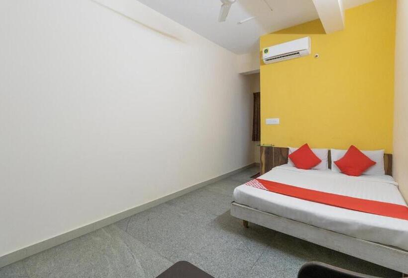 غرفة كلاسيكية ثلاثية, O Supriya Lodge