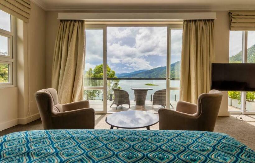 Suite with lake view, Villa Serenity