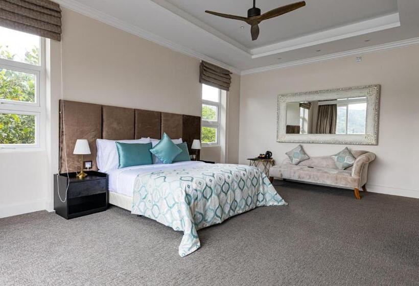 Deluxe Suite King Bed, Villa Serenity