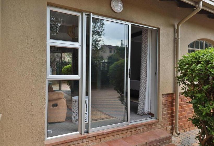 חדר דלוקס, Highway Gardens Guest House