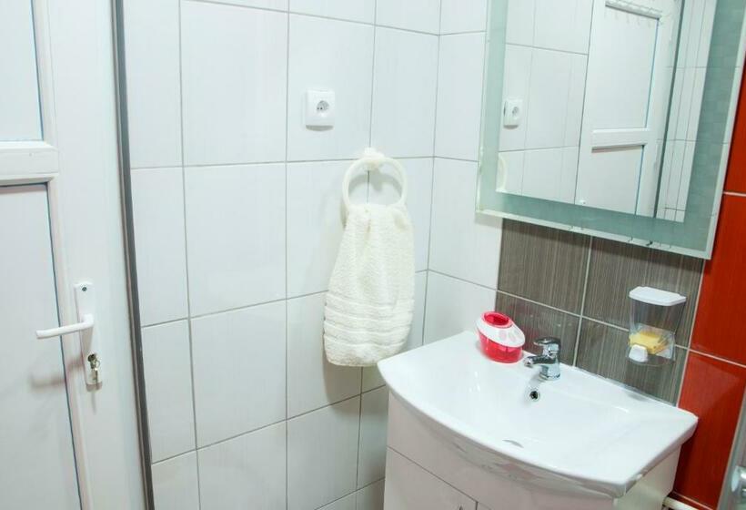 استودیوی لوکس, Guest House Centar Lux