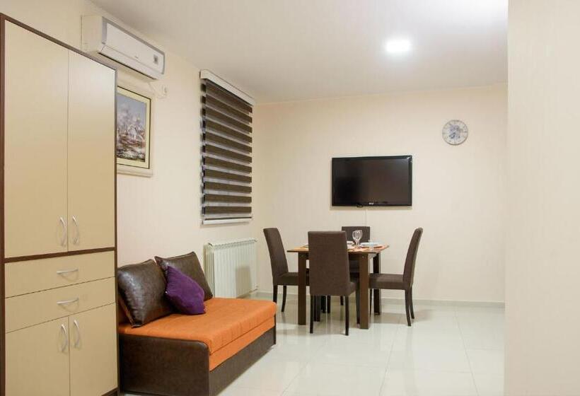 استودیوی لوکس, Guest House Centar Lux