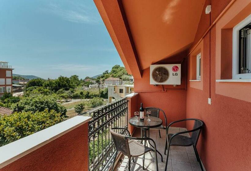 اتاق استاندارد سه تخته با بالکن, Guest House Villa živanović