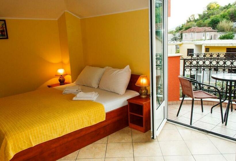 اتاق استاندارد سه تخته با بالکن, Guest House Villa živanović