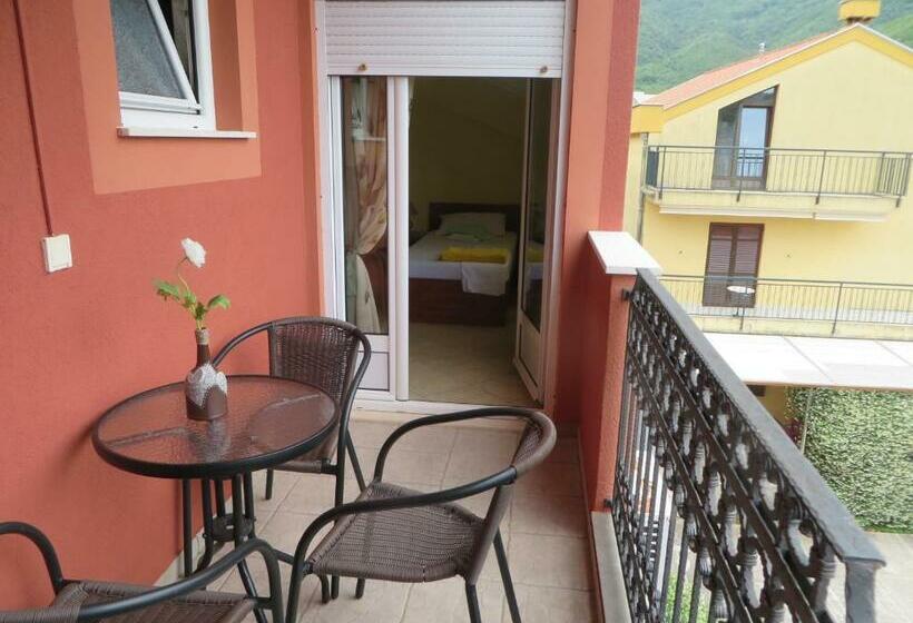 اتاق استاندارد سه تخته با بالکن, Guest House Villa živanović