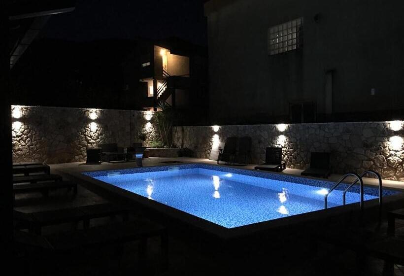 اتاق خانوادگی, Guest House Villa živanović