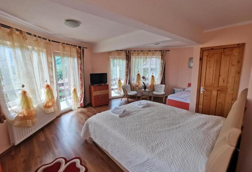 Cameră Triplă Standard, Tamara House