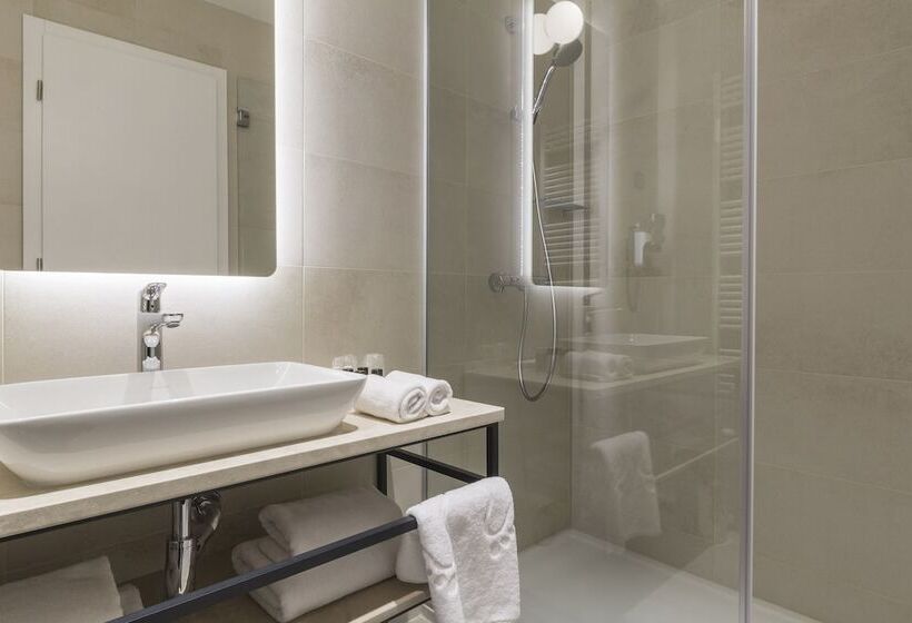 סוויטה, Manda Heritage