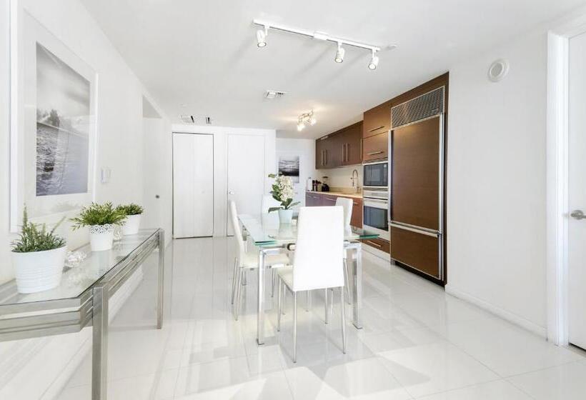 带海景的复工套房, Icon Brickell Residences
