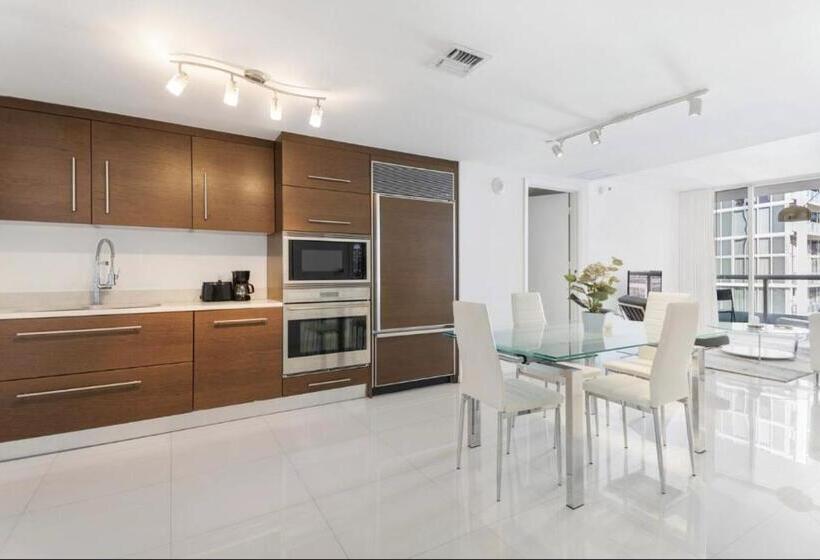 带海景的复工套房, Icon Brickell Residences