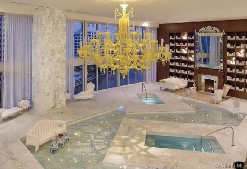 オーシャンビュースーペリアースイート, Icon Brickell Residences