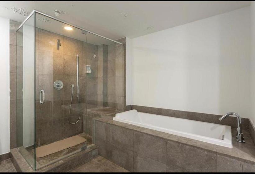 オーシャンビュースーペリアースイート, Icon Brickell Residences