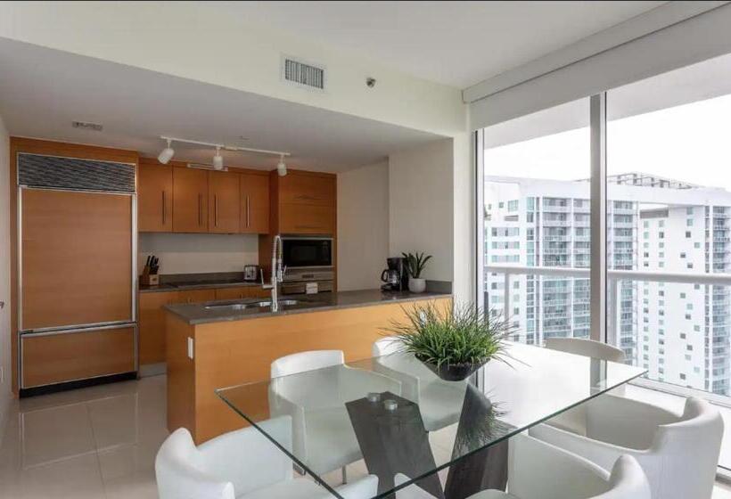 オーシャンビュースーペリアースイート, Icon Brickell Residences