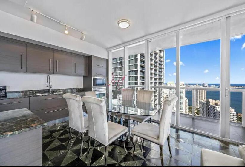 キングサイズベッドのスイートルーム, Icon Brickell Residences