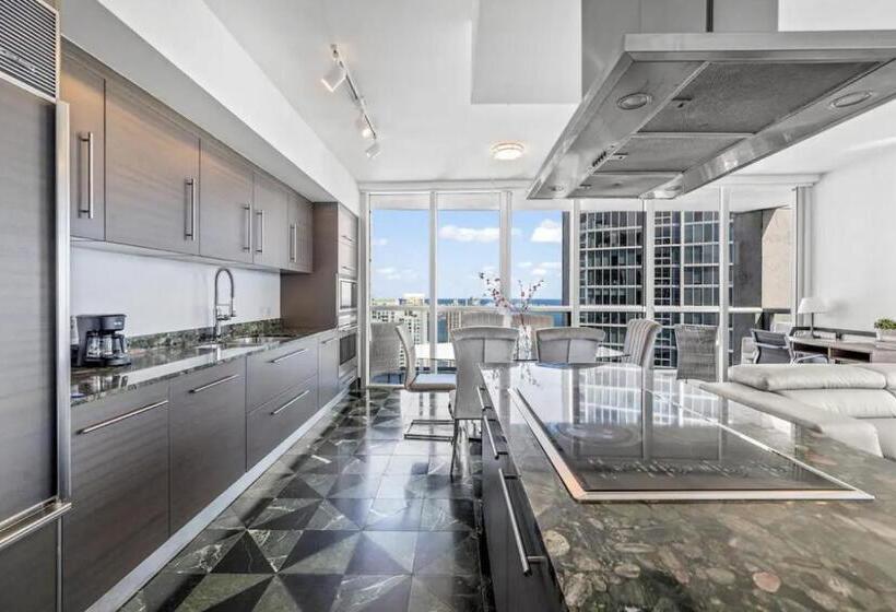 带大床的套房, Icon Brickell Residences