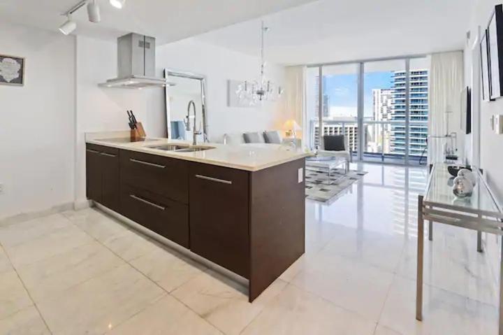 带露台的小型套房, Icon Brickell Residences
