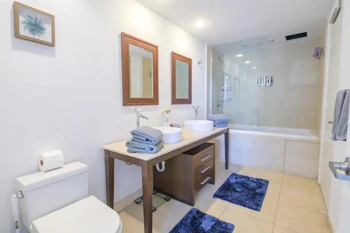 带露台的小型套房, Icon Brickell Residences