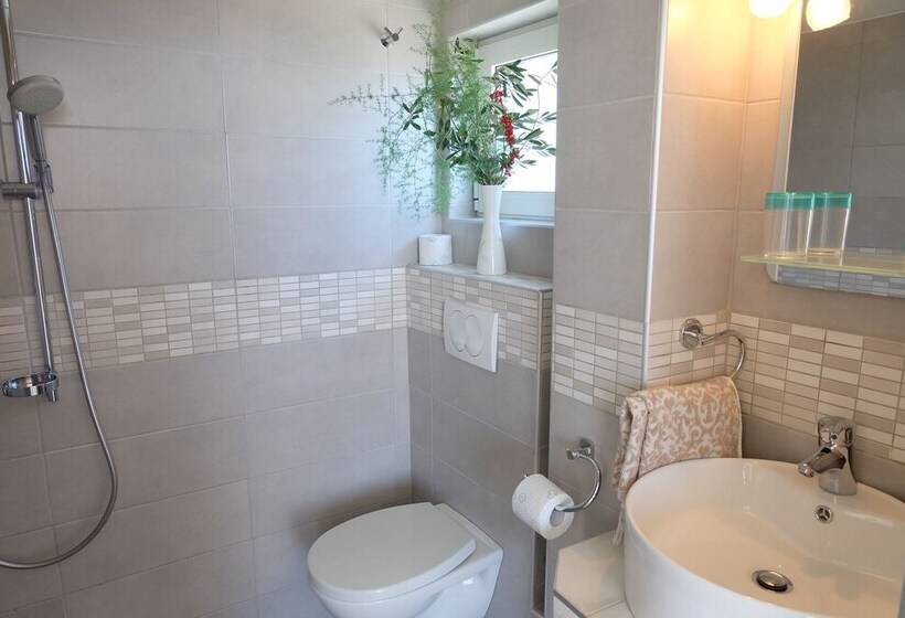 استودیو لوکس با چشمانداز دریا, Apartments And Rooms Villa Santa Vita