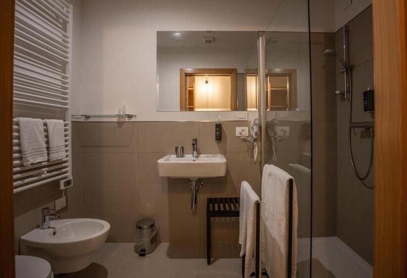 Номер Стандарт с Террасой, Giallo Dolomiti Wellness