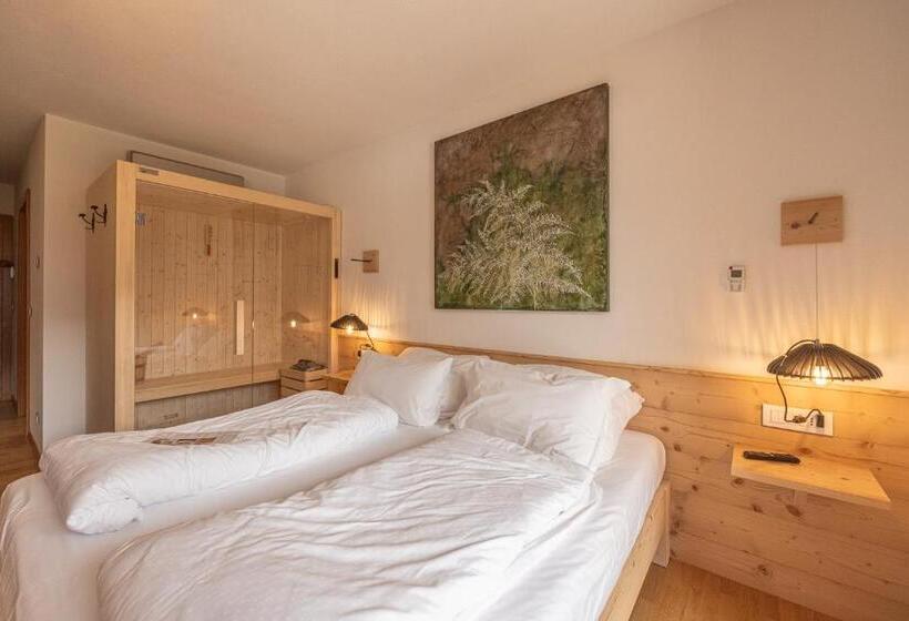 Номер Стандарт с Балконом, Giallo Dolomiti Wellness