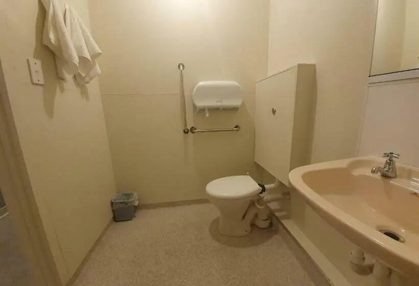 Economy Quadruple Room, Stay In Tekapo Backpackers