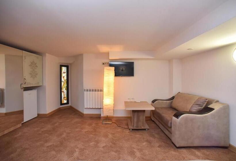 컴포트 트리플 룸, Good Hotel Yerevan