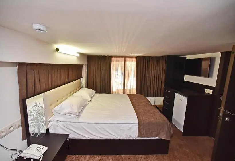 اتاق راحتی سه تخته, Good Hotel Yerevan