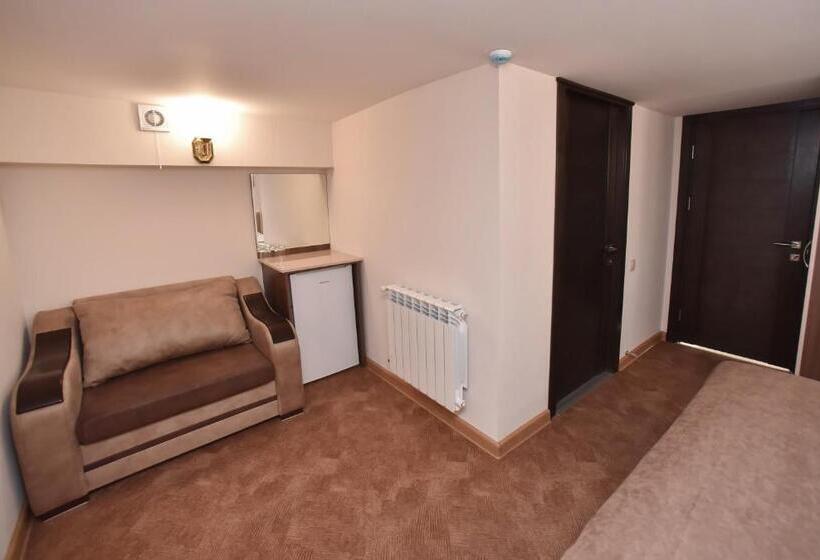 컴포트 트리플 룸, Good Hotel Yerevan