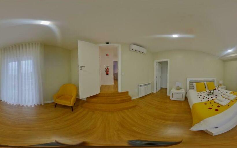 발코니가 있는 스위트, Villa Tavares Guest Houses