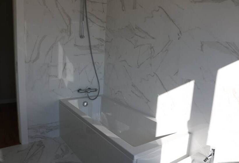 발코니가 있는 스위트, Villa Tavares Guest Houses