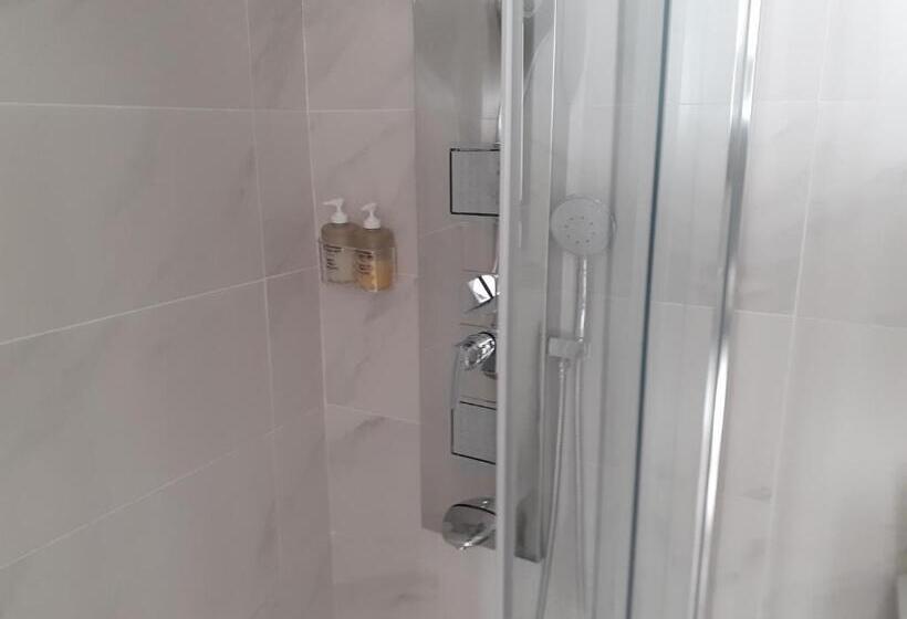 스탠다드 스튜디오 킹침대, Villa Tavares Guest Houses