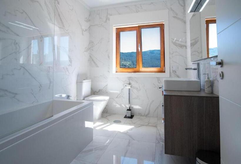 발코니가 있는 스위트, Villa Tavares Guest Houses