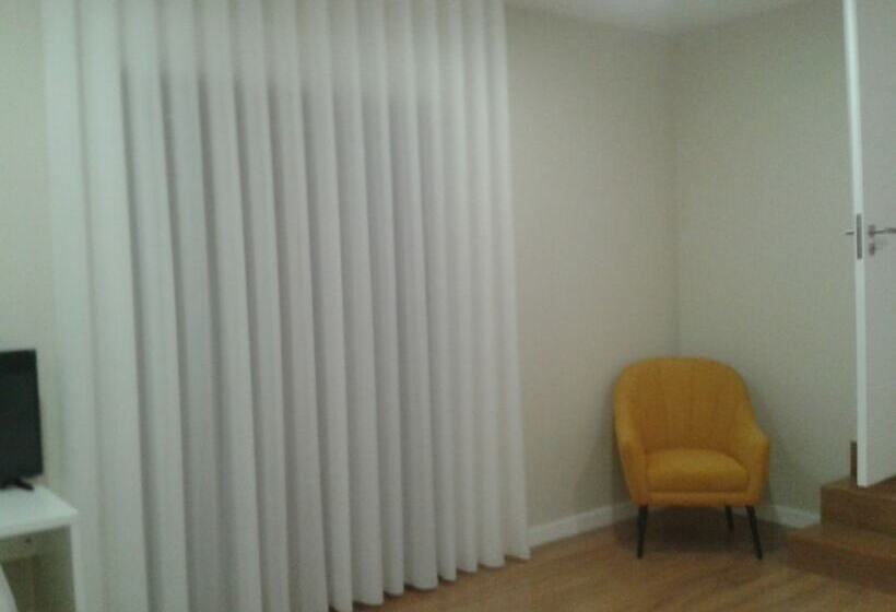 발코니가 있는 스위트, Villa Tavares Guest Houses