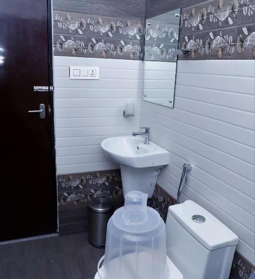 Camera Deluxe, Casillda Munnar