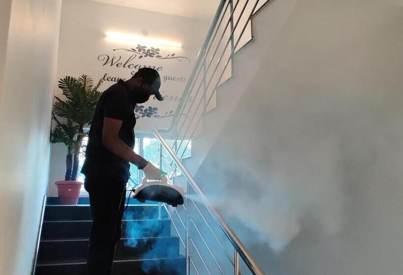 Camera Deluxe, Casillda Munnar