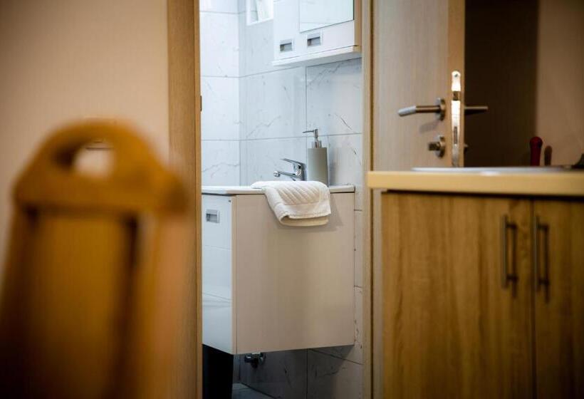 استودیوی استاندارد, S&m Apartmani