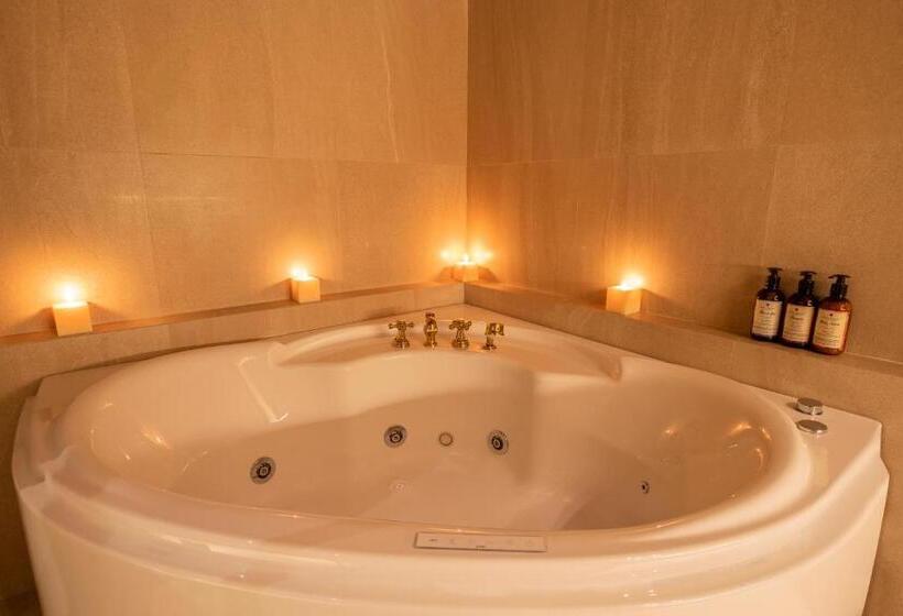 סוויטה עם מרפסת, Yu Hotel Candolim